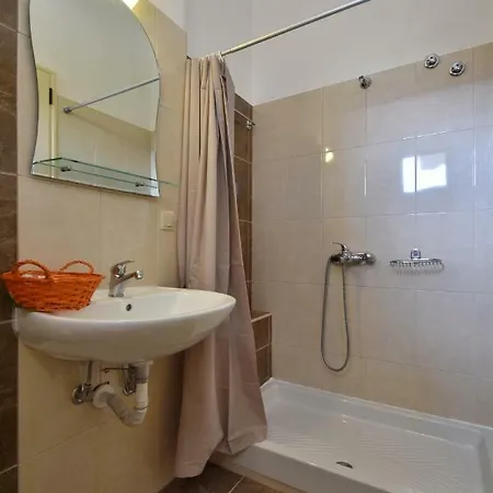 Aigli Apartman Leptokariá